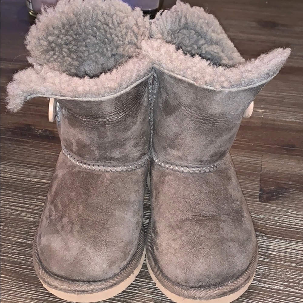 Pre-worn toddler kids uggs size 8